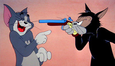 Fegyvert adna a politikusoknak &eacute;s a k&ouml;zszereplőknek a Mi Haz&aacute;nk