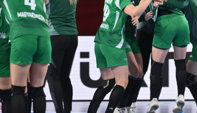 A k&ouml;lt&ouml;z&eacute;s sem &aacute;ll&iacute;totta meg a zakkant f&eacute;rfit: tov&aacute;bb zaklatta a győri k&eacute;zilabd&aacute;z&oacute;kat