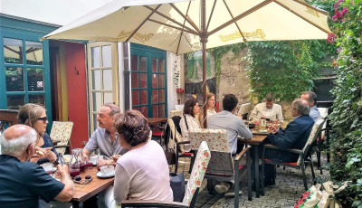 Se cigi, se ElfBar - Spanyolorsz&aacute;gban betiltan&aacute;k a doh&aacute;nyz&aacute;st a teraszokon