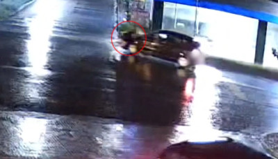 Bep&ouml;ccent hogy be&aacute;llt el&eacute; a drive-ba, megkocsik&aacute;ztatta kicsit a motorh&aacute;ztetőn