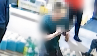 R&eacute;szegen őrj&ouml;ng&ouml;tt a csornai benzink&uacute;ton, &ouml;k&ouml;llel verte a shop &uuml;veg&eacute;t - VIDE&Oacute;