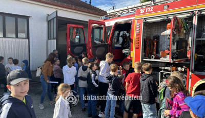 Gyerekek lept&eacute;k el a kapuv&aacute;ri tűzolt&oacute;s&aacute;got - GAL&Eacute;RIA