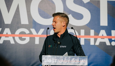 Leszavazt&aacute;k a mentelmi jog elt&ouml;rl&eacute;s&eacute;t, holott kor&aacute;bban Magyar P&eacute;ter is a megsz&uuml;ntet&eacute;s&eacute;ről besz&eacute;lt