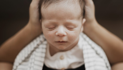 Majdnem meg&ouml;lte k&eacute;t hetes kisl&aacute;ny&aacute;t, maradand&oacute; fogyat&eacute;koss&aacute;got okozott a picinek