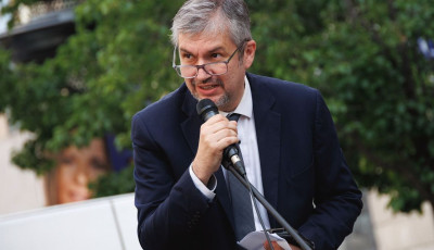 K&ouml;zv&eacute;lem&eacute;nykutat&aacute;s: Hadh&aacute;zy &Aacute;kost l&aacute;tn&aacute;k az emberek legsz&iacute;vesebben az &aacute;llamfői sz&eacute;kben