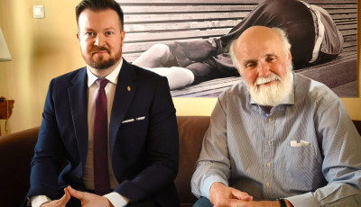 Szab&oacute; Bence Iv&aacute;nyi G&aacute;bor&eacute;knak adta a neki &ouml;sszegyűjt&ouml;tt 280 milli&oacute; forint egy r&eacute;sz&eacute;t