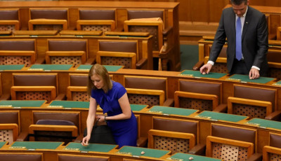 ByeAlex megk&eacute;rte a Mi Haz&aacute;nkat, hogy m&aacute;sszanak ki a nők m&eacute;h&eacute;ből