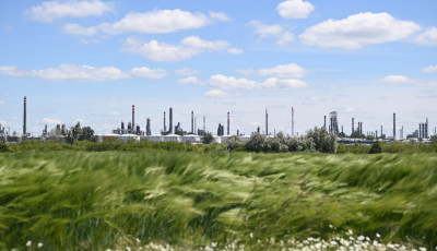 &Oacute;r&aacute;kon &aacute;t bolyongott egy r&eacute;szeg f&eacute;rfi a Dunai Finom&iacute;t&oacute;ban, s&ouml;r is volt n&aacute;la