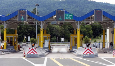 V&eacute;ge a k&iacute;gy&oacute;z&oacute; soroknak - Megszűnnek a fizetőkapuk Horv&aacute;torsz&aacute;gban