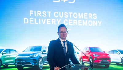 10 ezer vend&eacute;gmunk&aacute;st garant&aacute;ltak Szijj&aacute;rt&oacute;&eacute;k a BYD-nak