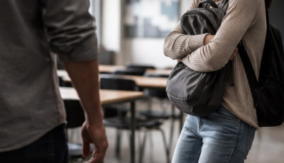 &bdquo;Anya, nem k&eacute;pzelem&rdquo; &ndash; v&aacute;dat emeltek a győri iskolai zaklat&aacute;si &uuml;gy tan&aacute;ra ellen