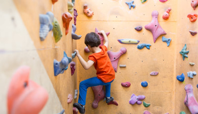 Orsz&aacute;gosan 105 iskola tornaterm&eacute;ben &eacute;p&uuml;l m&aacute;sz&oacute;fal - &Ouml;t Győr-Moson-Sopron v&aacute;rmegyei iskol&aacute;ba is jut belől&uuml;k