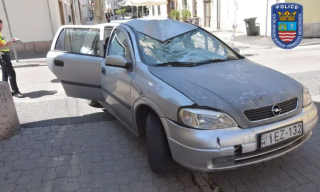 Feladta mag&aacute;t a győri hal&aacute;los g&aacute;zol&aacute;s ut&aacute;n elmenek&uuml;lt aut&oacute;s