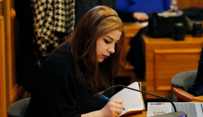 350 gramm krist&aacute;llyal bukott meg egy p&eacute;csi &ouml;nkorm&aacute;nyzati k&eacute;pviselő