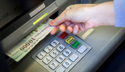 Febru&aacute;rt&oacute;l 300 ezer forintig lesz ingyenes a k&eacute;szp&eacute;nzfelv&eacute;tel