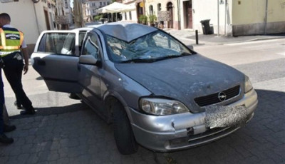 Hal&aacute;lra g&aacute;zoltak egy ker&eacute;kp&aacute;rost Győrben, majd elmenek&uuml;ltek a helysz&iacute;nről