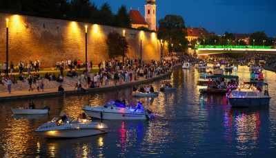 &Uacute;jra f&eacute;ny&aacute;rba borulnak Győr foly&oacute;i: visszat&eacute;r a l&aacute;tv&aacute;nyos lampionos haj&oacute;s felvonul&aacute;s