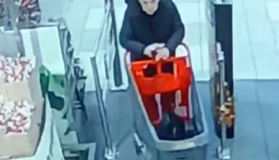 P&eacute;nzt&aacute;rc&aacute;t lopott egy soproni &uuml;zletből, felismered?