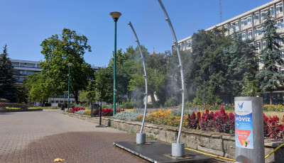 Hős&eacute;griad&oacute; Győrben: hűs&iacute;tőpontokkal &eacute;s p&aacute;rakapukkal seg&iacute;tik a lakoss&aacute;got