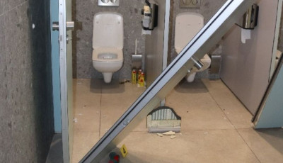 T&ouml;ltőg&aacute;zt akart sz&iacute;vni egy pesti bev&aacute;s&aacute;rl&oacute;k&ouml;zpontban, r&aacute;robbant a wc