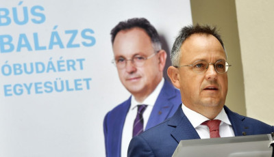 Őrizetbe vett&eacute;k B&uacute;s Bal&aacute;zst &eacute;s m&eacute;g &ouml;t embert az NKA-botr&aacute;nyban