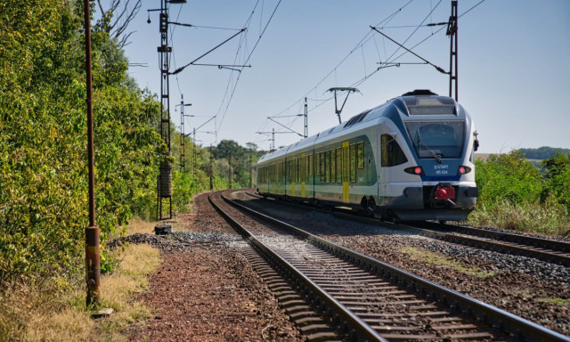 FIGYELEM! Fennakad&aacute;sok a győri fővonalon, egy szakaszon m&aacute;r p&oacute;tl&oacute;buszok j&aacute;rnak