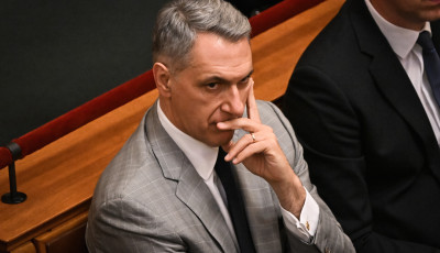 Nyilv&aacute;nosak lesznek a parlamenti hi&aacute;nyz&aacute;sok - Ne lepődjetek meg, L&aacute;z&aacute;r J&aacute;nos vezet