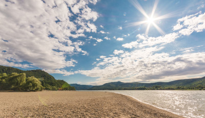 Tov&aacute;bb apad a Duna, tart&oacute;san alacsony v&iacute;z&aacute;ll&aacute;s j&ouml;het