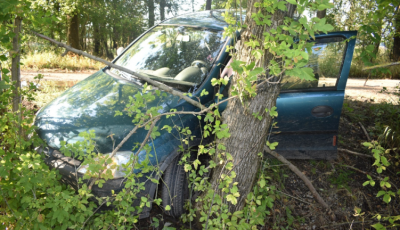 Majdnem el&uuml;t&ouml;tte az int&eacute;zkedni pr&oacute;b&aacute;l&oacute; polg&aacute;rőr&ouml;ket egy becigizett sofőr Rajk&aacute;n