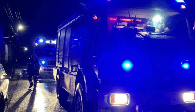 Tűz volt egy t&aacute;rsash&aacute;zban Sopronban, egy ember bep&aacute;nikolt &eacute;s kiugrott az elsőről