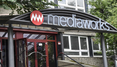 Itt a Mediaworks bejelent&eacute;se, t&ouml;meges elbocs&aacute;t&aacute;sok j&ouml;hetnek