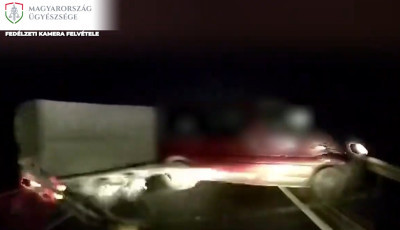 Durva balesetet r&ouml;gz&iacute;tett egy fed&eacute;lzeti kamera Mosonmagyar&oacute;v&aacute;rn&aacute;l