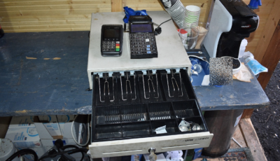 Drogos tolvajt fogtak a csornai rendőr&ouml;k