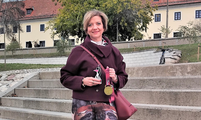 Feh&eacute;r k&ouml;peny, arany&eacute;rem: nem ak&aacute;rmiben lett vil&aacute;gbajnok a győri k&oacute;rh&aacute;z főorvosa