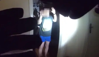 Győrben csaptak le az FBI &aacute;ltal, gyermekpornogr&aacute;fia miatt k&ouml;r&ouml;z&ouml;tt magyar sz&ouml;kev&eacute;nyre - VIDE&Oacute;