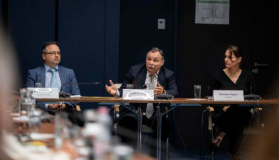 Gajdos L&aacute;szl&oacute; rendk&iacute;v&uuml;li k&eacute;sz&uuml;lts&eacute;get rendelt el az asz&aacute;lyhelyzet miatt