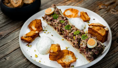 Velőscsont &eacute;s bivalytat&aacute;r lett az &Eacute;v Strand&eacute;tele &ndash; De ez t&eacute;nyleg egy klasszikus strandkaja?