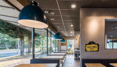 Megsz&oacute;lalt a jelző, j&ouml;tt a riadalom: este ki&uuml;r&iacute;tett&eacute;k a győri Mekit