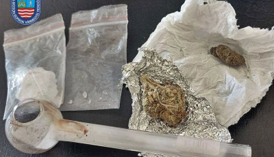 Jogsi n&eacute;lk&uuml;l aut&oacute;zott Győrben, t&ouml;bbf&eacute;le drogot tal&aacute;ltak n&aacute;la