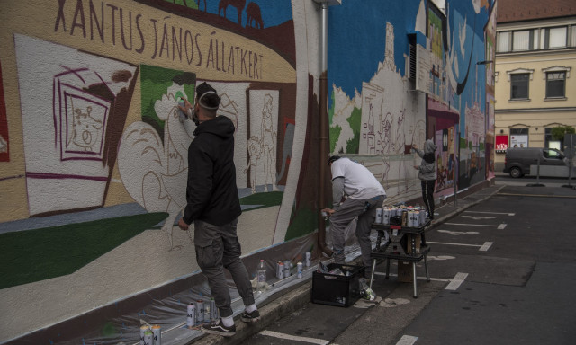Menth&aacute;&eacute;k megint alkottak - Elk&eacute;sz&uuml;lt a győri mural fest&eacute;s is