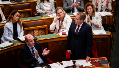 Rendk&iacute;v&uuml;li parlamenti &uuml;l&eacute;st kezdem&eacute;nyezett Ruff B&aacute;lint