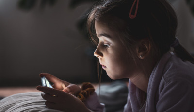 G&ouml;r&ouml;gorsz&aacute;g betiltja a Facebookot, TikTokot &eacute;s Instagramot a 16 &eacute;ven aluliaknak